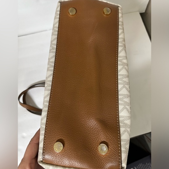 Michael Kors Marina North South Large Drawstring Tote - Picture 9 of 10